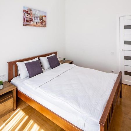Three Bedroom Apartment On Rynok Square Lviv Extérieur photo