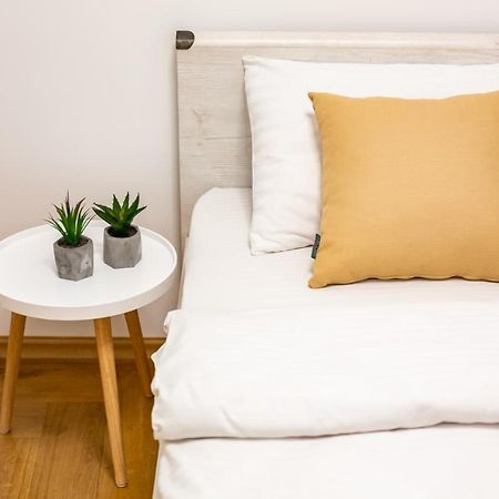 Three Bedroom Apartment On Rynok Square Lviv Extérieur photo