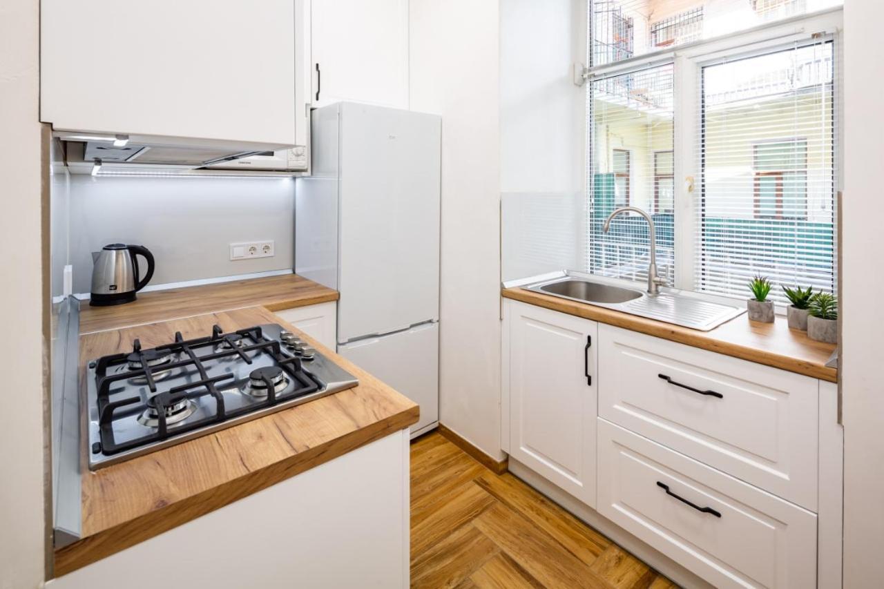 Three Bedroom Apartment On Rynok Square Lviv Extérieur photo