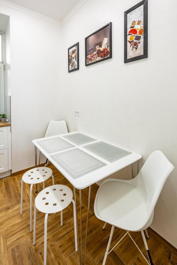 Three Bedroom Apartment On Rynok Square Lviv Extérieur photo