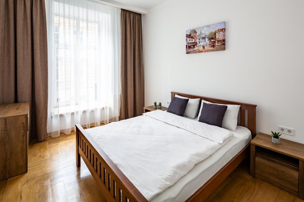 Three Bedroom Apartment On Rynok Square Lviv Extérieur photo