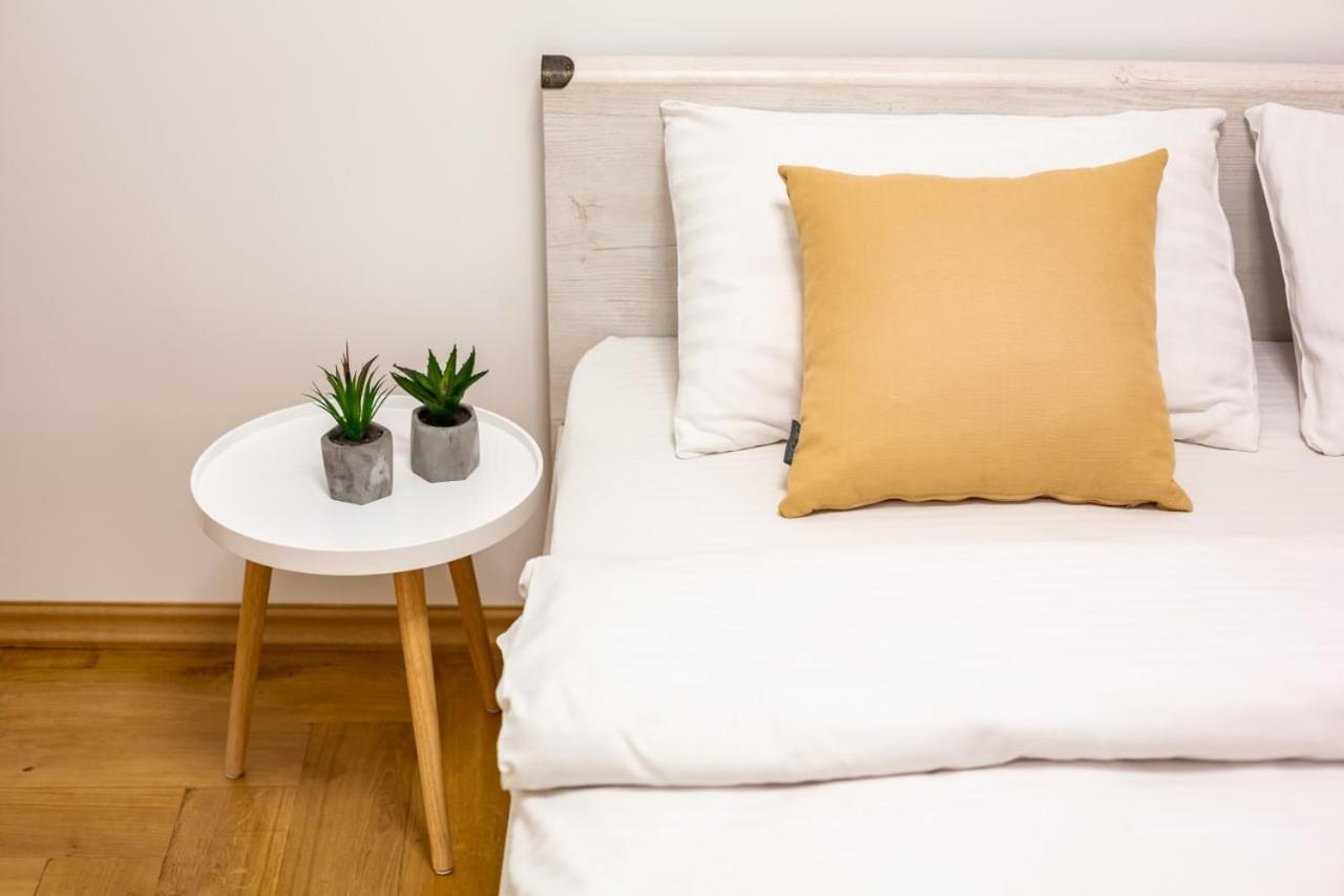 Three Bedroom Apartment On Rynok Square Lviv Extérieur photo