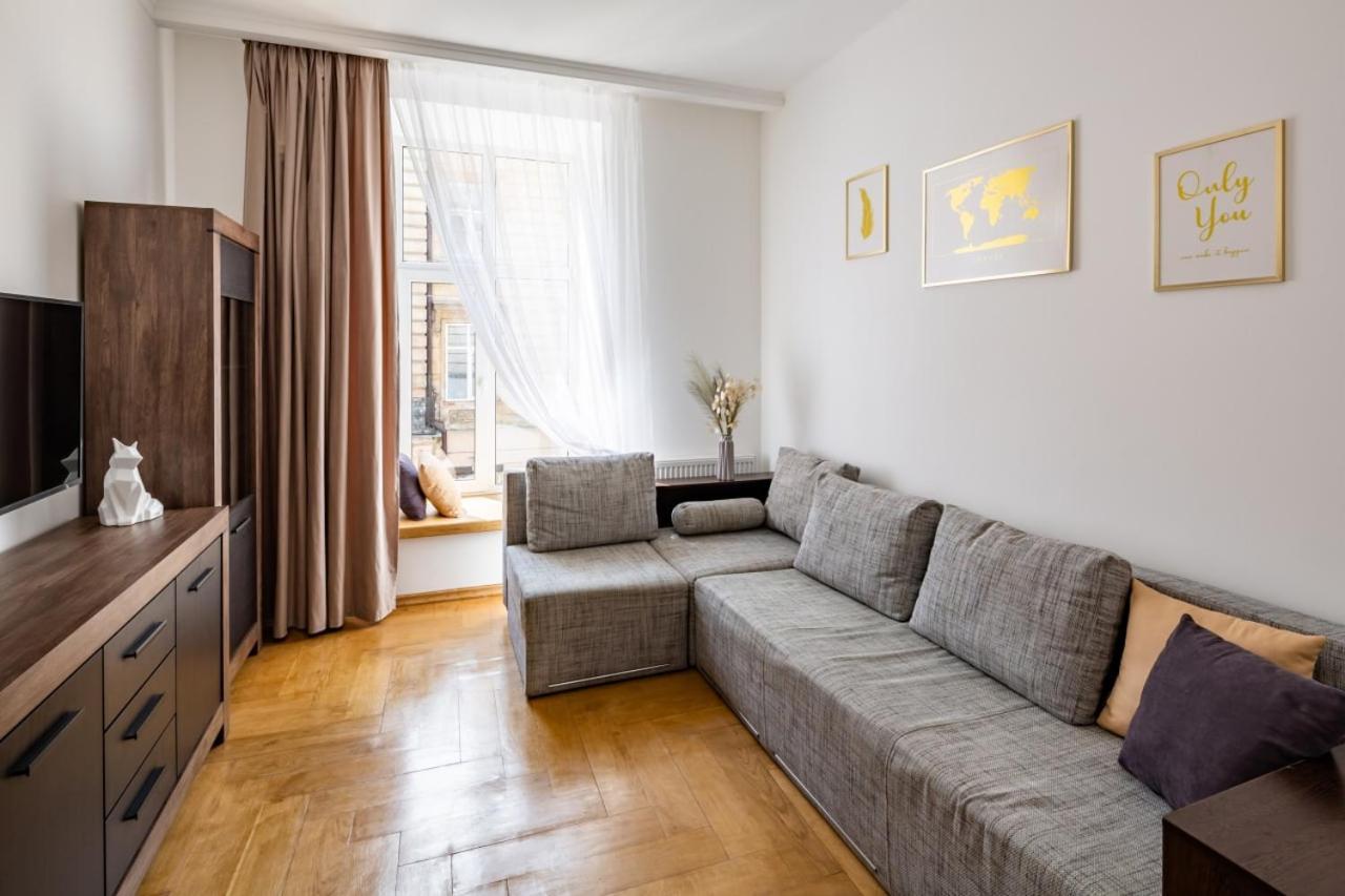Three Bedroom Apartment On Rynok Square Lviv Extérieur photo